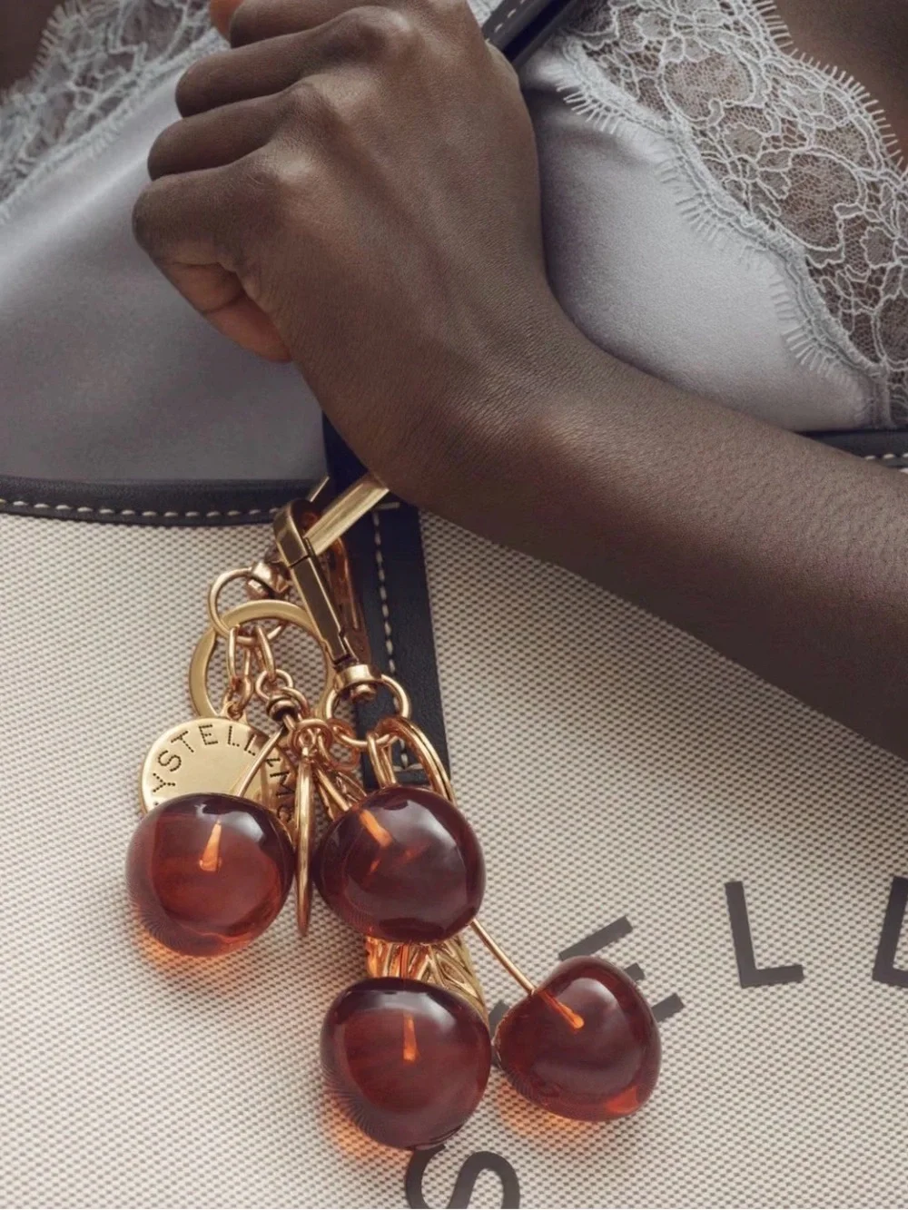 STELLA MCCARTNEY H&M CHERRY
BAG CHARM - Picture 4 of 5
